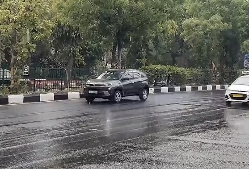 बारिश की बूंदों से भीगा दिल्ली-NCR, चढ़ते पारे पर लगा ब्रेक