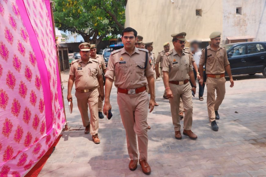 पुलिस अधीक्षक द्वारा थाना हाथरस गेट का औचक निरीक्षण कर संबंधित को दिये आवश्यक दिशा-निर्देश