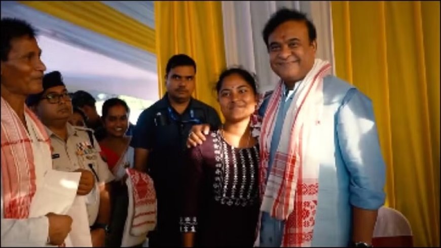 बिहू से कमाए पैसे को महिला ने चाय के स्टॉल में किया निवेश; सीएम सरमा बने ग्राहक, ली चाय की चुसकी
