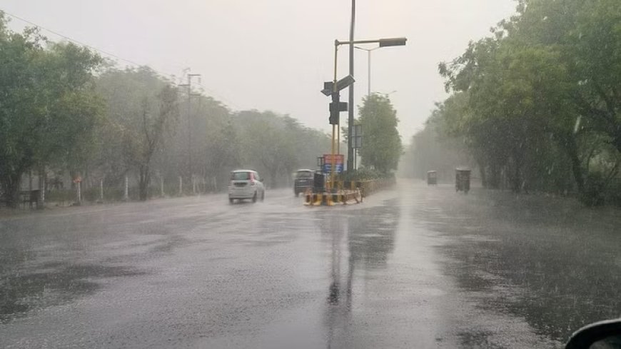 दिल्ली-एनसीआर में झमाझम बारिश से मौसम हुआ सुहाना