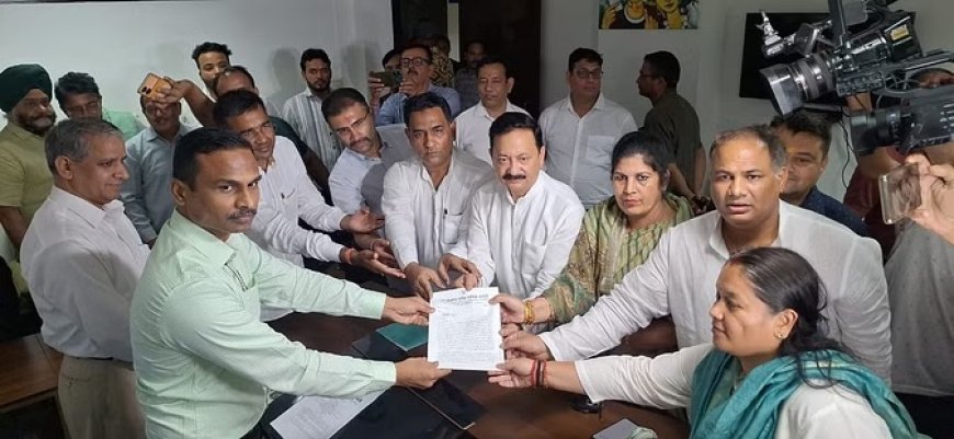 चुनाव आयोग पहुंची कांग्रेस, भाजपा के खिलाफ की आचार संहिता उल्लंघन की शिकायत