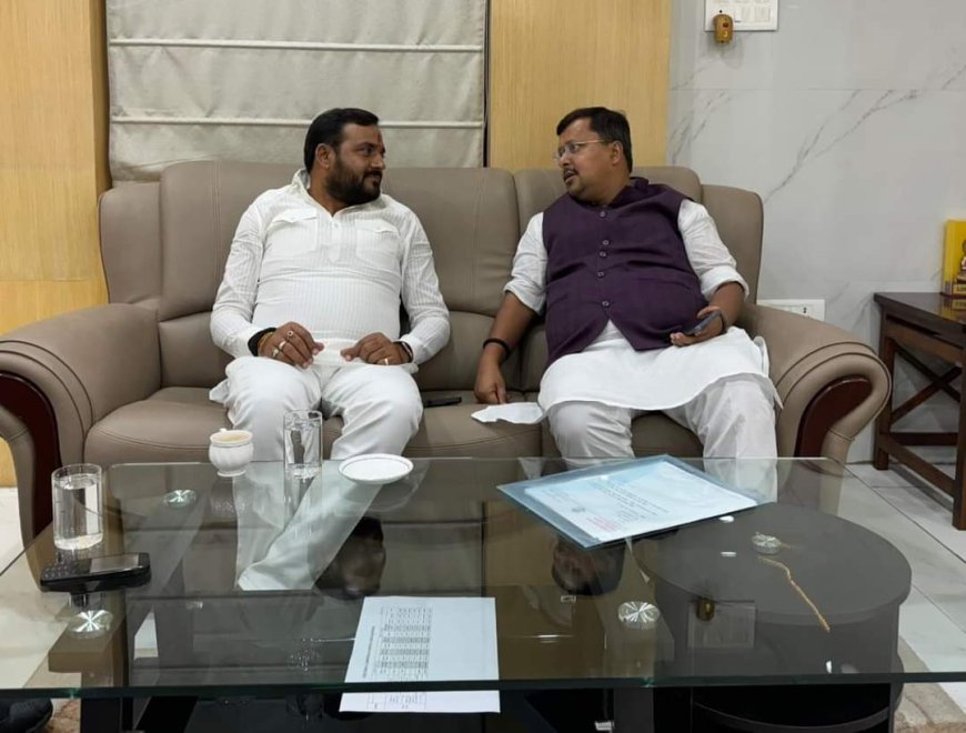 घोड़ासहन नगर पंचायत की सरगर्मी हुई तेज,विधायक ने मंत्री से की मुलाकात