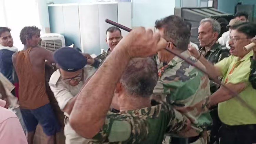PRIVATE SECURITY GUARDS AT THE ARA SADAR HOSPITAL BEAT UP POLICE CONSTABLE AFTER HE RAISED HAND TO SLAP THEM
