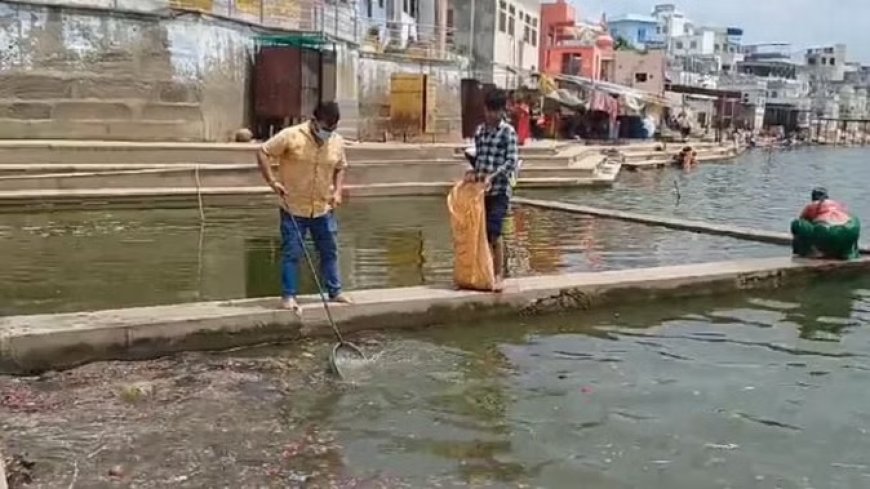 सफाईकर्मियों के हड़ताल पर जाने से व्यवस्था चरमराई, पालिका कर्मचारियों के साथ पुरोहितों ने किया श्रमदान