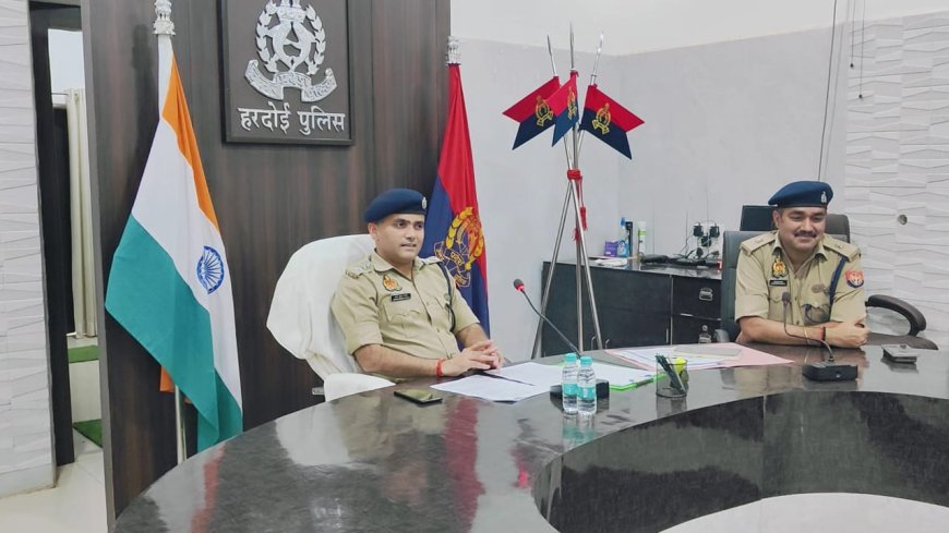 ड्यूटी में लापरवाही पर पुलिस अधीक्षक नीरज कुमार जादौन ने कछौना थाने के दो सिपाहियों को किया निलंबित
