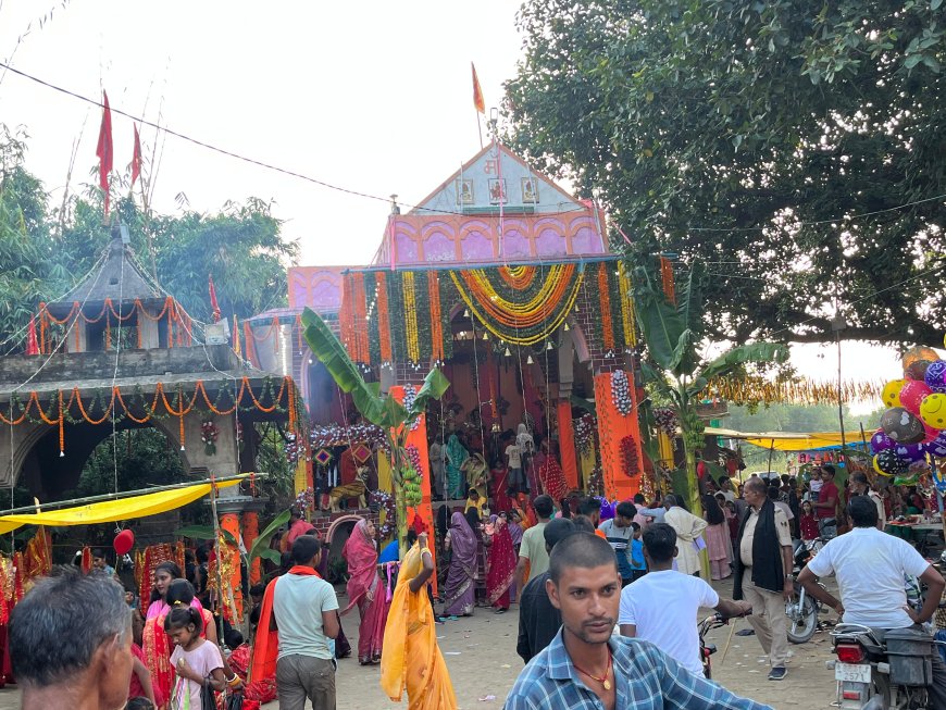 पातेपुर के विभिन्न दुर्गा मंदिर में उमड़ी श्रद्धालुओं की भीड़