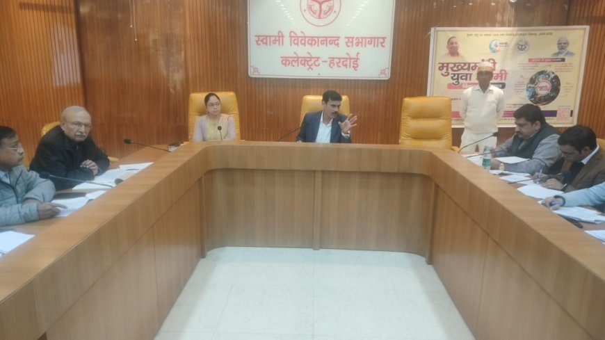 उद्योग क्षेत्र में सड़कों की मरम्मत के कार्य में देरी न की जायेः-जिलाधिकारी