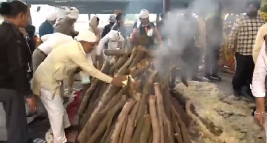 ମହାନ ଅର୍ଥନୀତିଜ୍ଞ ତଥା ପୂର୍ବତନ ପ୍ରଧାନମନ୍ତ୍ରୀ ମନମୋହନ ସିଂ ପଞ୍ଚତତ୍ତ୍ in ରେ ମିଶ୍ରିତ ହୋଇଥିଲେ
