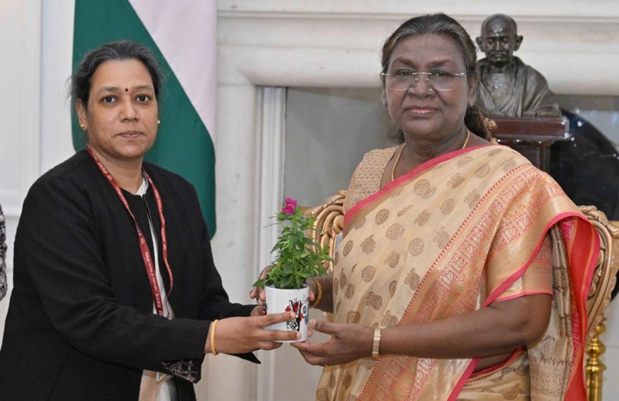 दिल्ली में मतदान कल, मतदानकर्मी बूथों पर पहुंचने लगे, सीईओ राष्ट्रपति से मिलीं