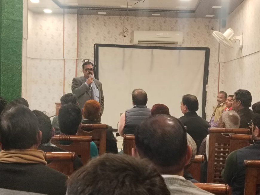 सुलतानपुर: गैस्ट्रोलाजी विभाग के एचओडी डॉ अभिनव ने कादीपुर के चिकित्सकों से किया संवाद