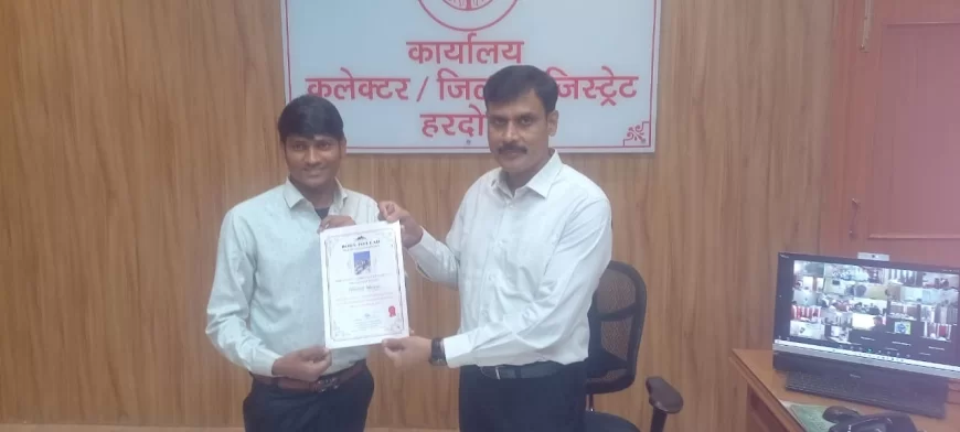 पर्वतारोही अभिनीत जिलाधिकारी से मिले