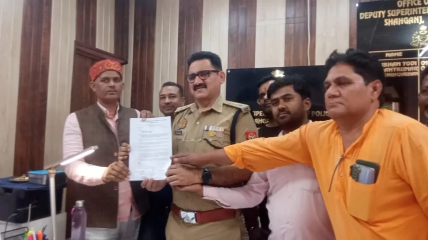 सीतापुर में पत्रकार की हत्या पर जौनपुर प्रेस क्लब इकाई शाहगंज में आक्रोश, राज्यपाल, मुख्यमंत्री को सौंपा ज्ञापन