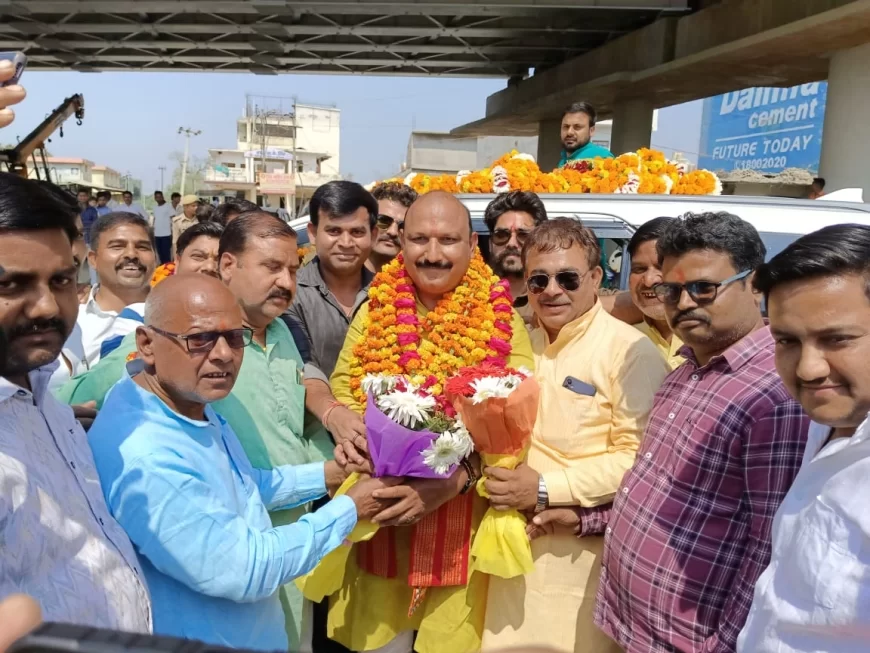 पुनः जिलाध्यक्ष मनोनीत किये जाने पर कछौना में कई जगह हुआ भाजपा जिलाध्यक्ष का गर्मजोशी से स्वागत
