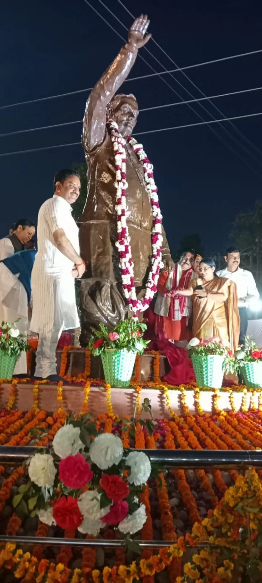 पूर्व प्रधानमंत्री अटल बिहारी वाजपेई की प्रतिमा का हुआ भव्य लोकार्पण