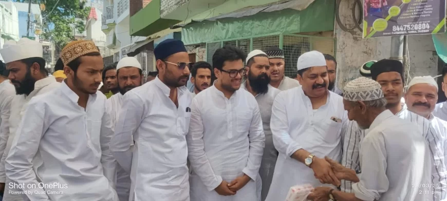 बदायूं पूर्व मंत्री आबिद रजा ने जुमा अलविदा की मुबारकबाद दी, नमाजियों से गले मिले