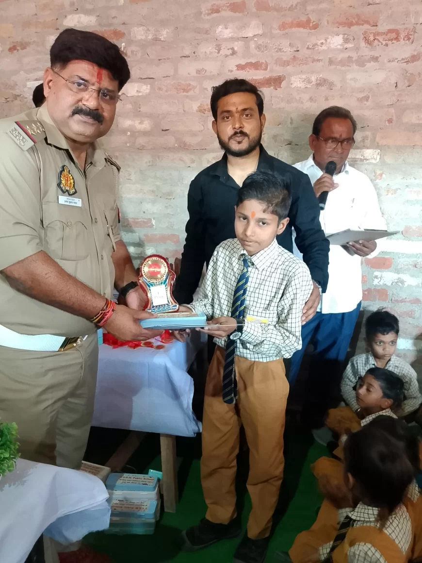 एसवीडीएम पब्लिक स्कूल में मेधावी छात्र/छात्राओं को किया गया सम्मानित