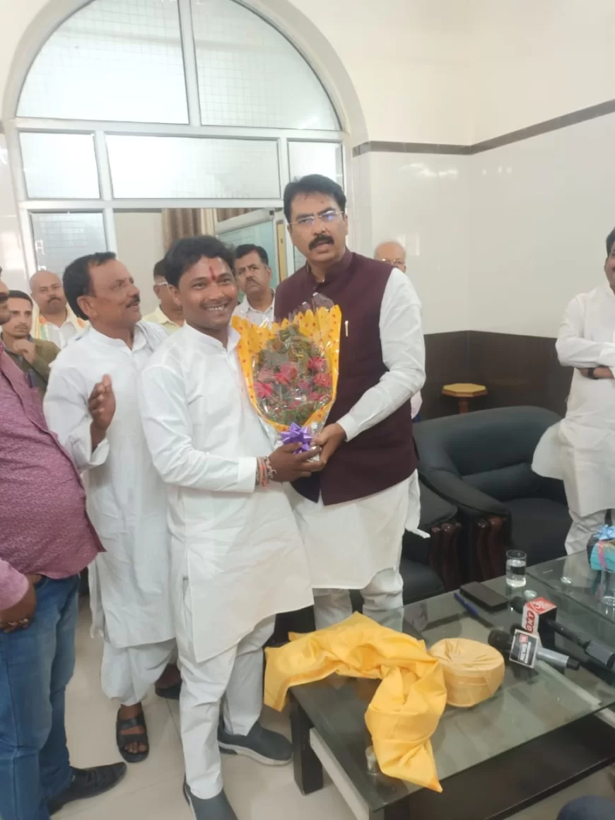 केवटसा पंचायत भवन में राजस्व कर्मचारी के नही पर होती है लोगो को समस्याएं, मंत्री को सौंपा ज्ञापन, कहा - सप्ताह में...