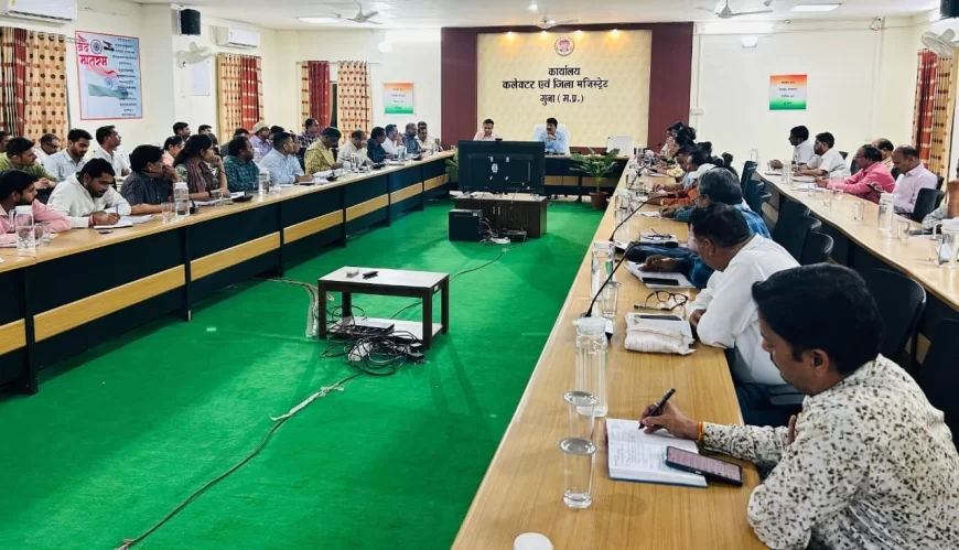 कलेक्टर किशोर कुमार कन्याल की अध्यक्षता में समीक्षा बैठक आयोजित