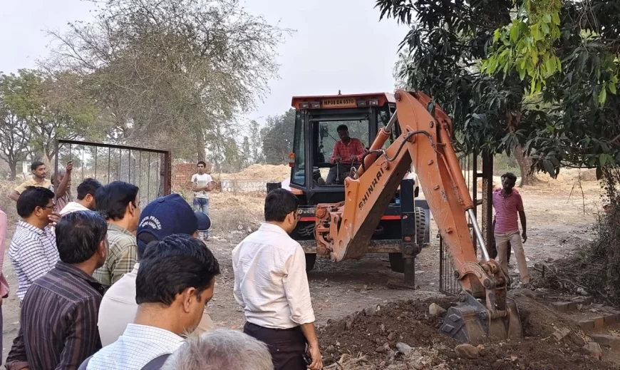 ग्राम बरखेड़ा गिर्द में शासकीय भूमि से हटाया गया अतिक्रमण