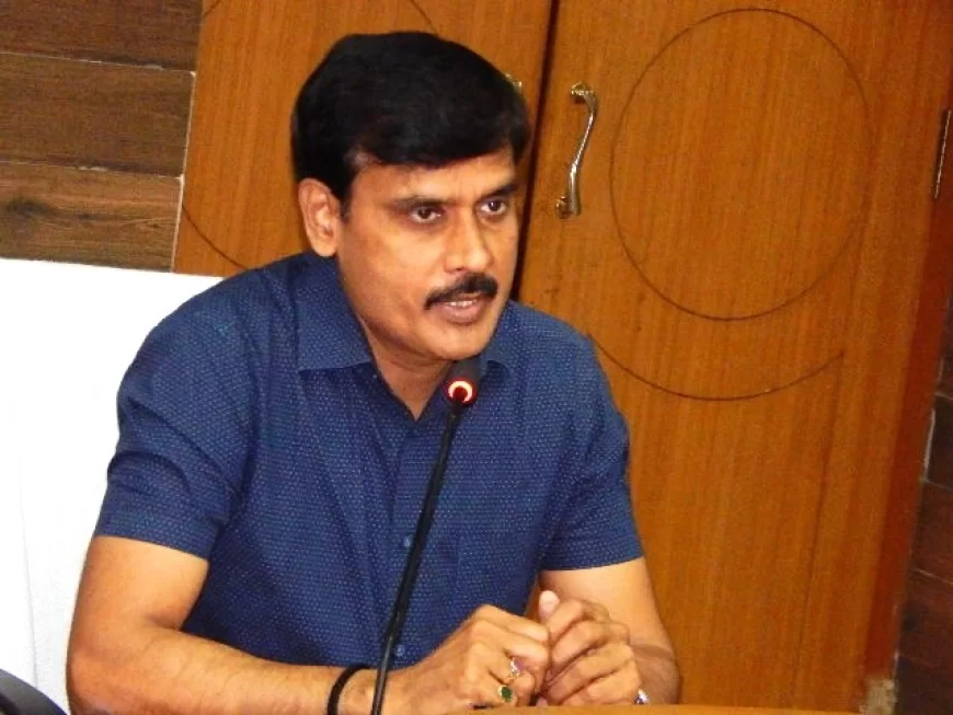 भारत सरकार की योजनाओं का लाभ एवं सामाजिक सुरक्षा प्राप्त करने हेतु ई-श्रम पोर्टल पर पंजीकरण करायें:- मंगला प्रसाद सिंह