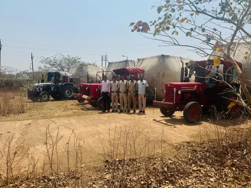 परिवहन विभाग द्वारा बसों पर की गयी चालानी कार्यवाही, 4 भूसा ट्राली में क्षमता से अधिक से परिवहन करते पाए जाने पर किये गए जब्त