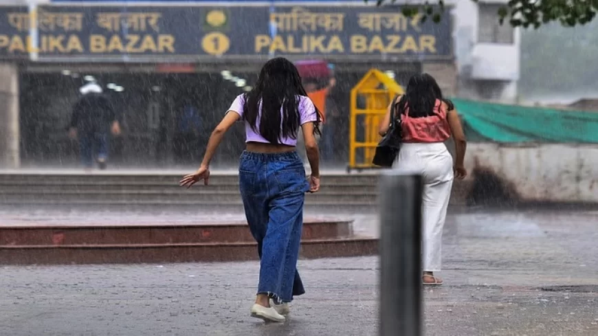 गर्मी से थोड़ी राहत!: दिल्ली-एनसीआर में बारिश की चेतावनी, तीन दिन बाद करवट बदलेगा मौसम