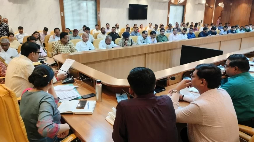 Meeting of political parties held under the chairmanship of District Magistrate