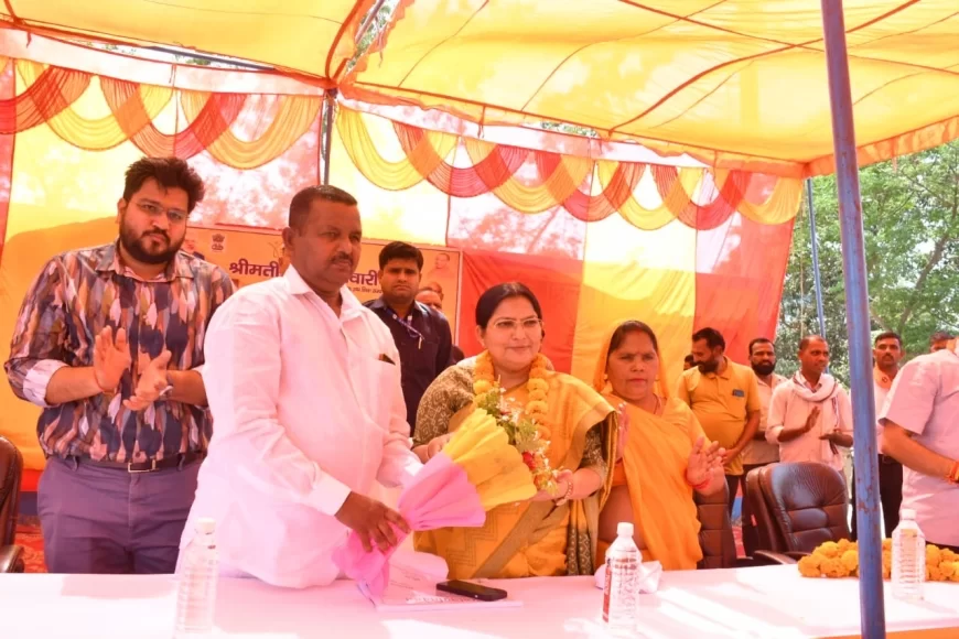 Gram Chaupal was organized under the chairmanship of Minister of State for Higher Education Rajni Tiwari