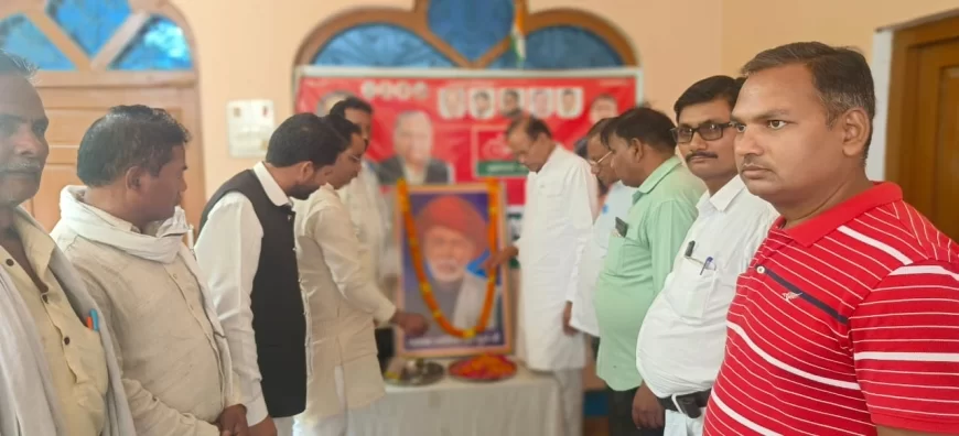 सुलतानपुर: पूर्व विधायक भगेलूराम के आवास पर समाज सुधारक महात्मा फुले जयंती मनाई गई 