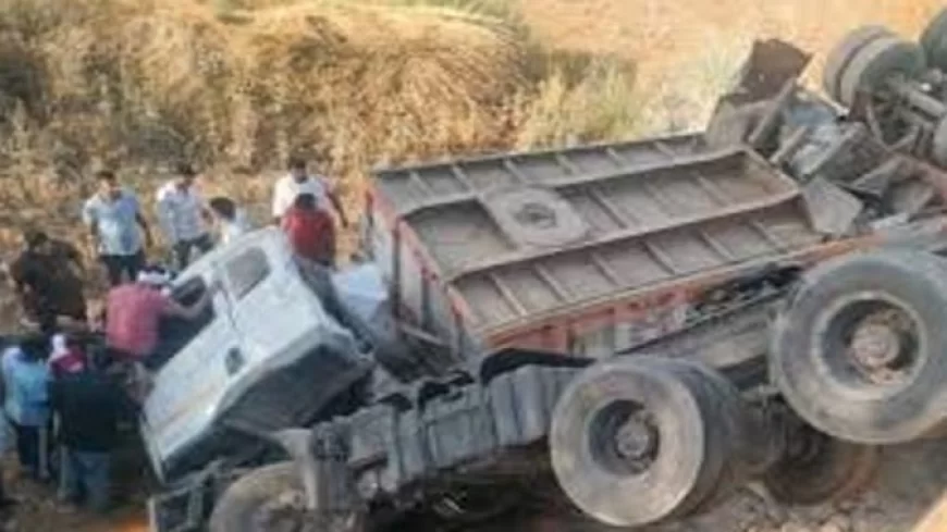 खाटूश्याम जा रहे परिवार की कार ट्रेलर से टकराई, एक ही परिवार के पांच लोगों की मौके पर हुई मौत