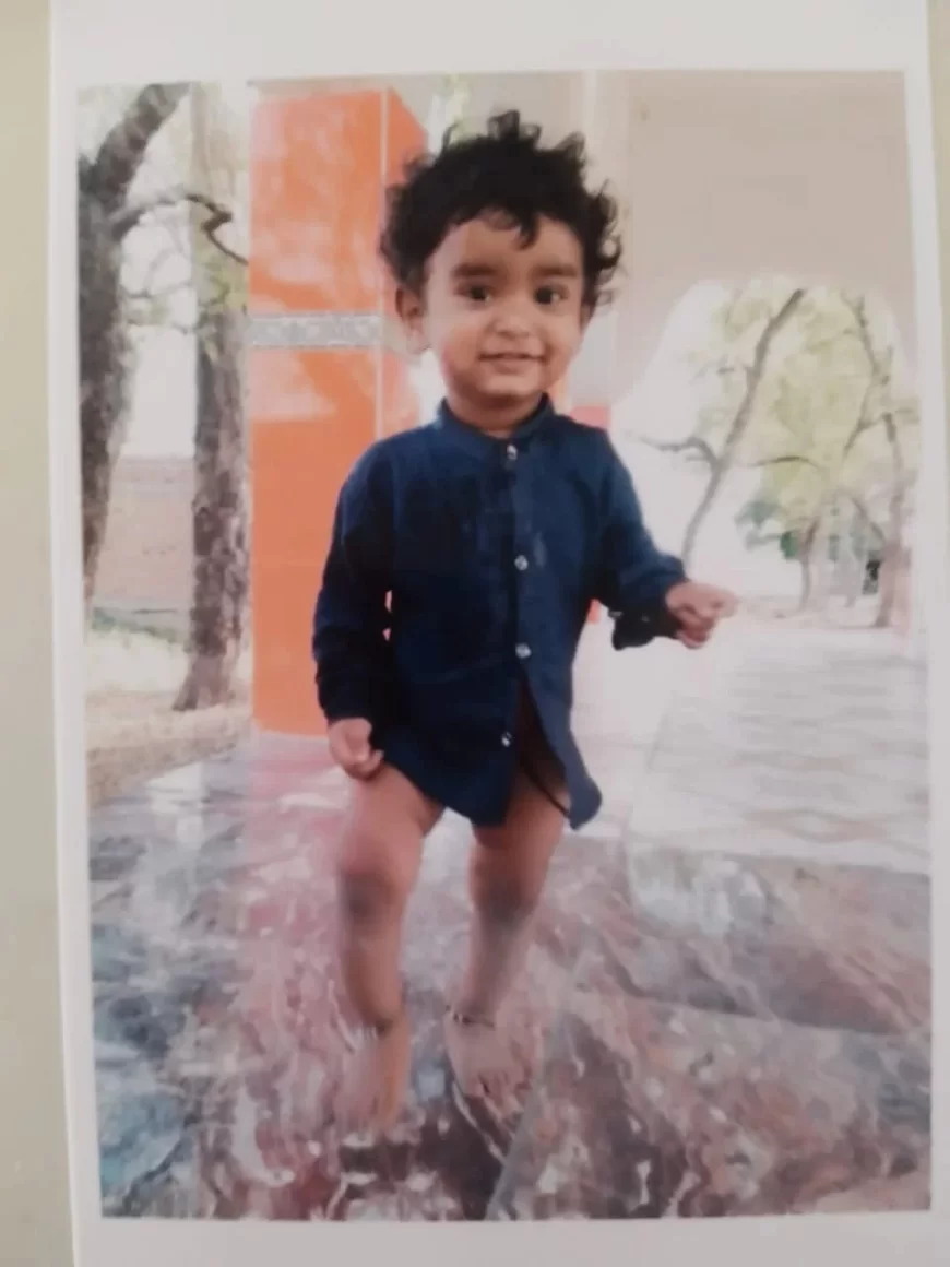 AN UNKNOWN YOUTH FLED AWAY WITH A MINOR CHILD TAKING FROM THE WOMAN’S LAP ON THE PRETEXT OF PLAYING IT
