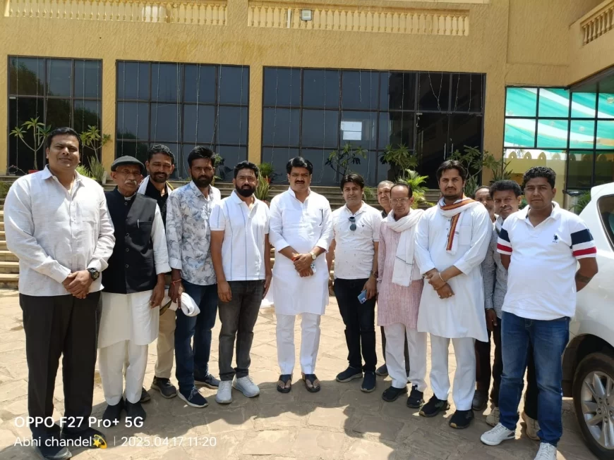 गुना में आज किसान कांग्रेस कमेटी के प्रदेश अध्यक्ष धर्मेंद्र सिंह चौहान गुना पधारे, कांग्रेस कार्यकर्ता साथियों ने उनका स्वागत किया
