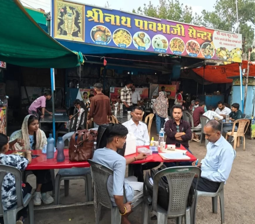खाद्य सुरक्षा अधिकारियों ने हॉकर्स जोन चौपाटी से लिये फास्ट फूड के सैंपल