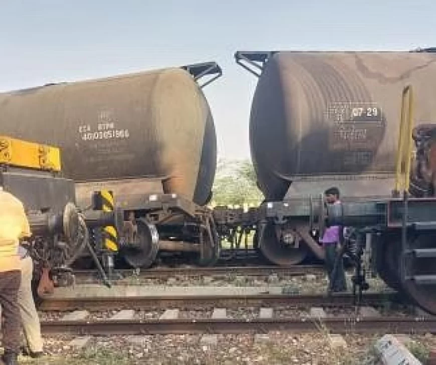 मथुरा: डीजल से भरी मालगाड़ी के तीन डिब्बे डिरेल...रिफाइनरी से निकलते समय हुआ हादसा