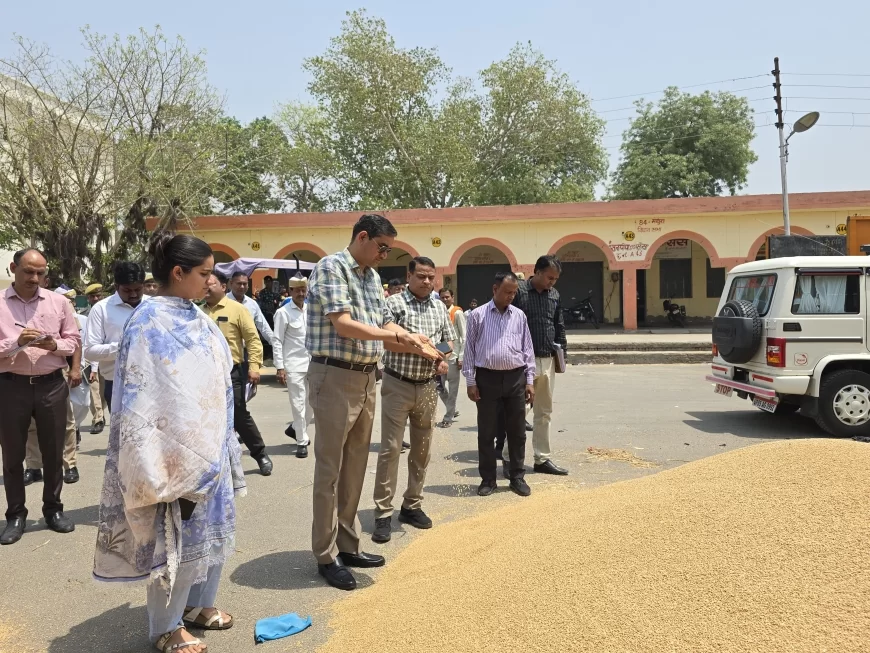 जिलाधिकारी ने किया गेहूं खरीद केदो का निरीक्षण