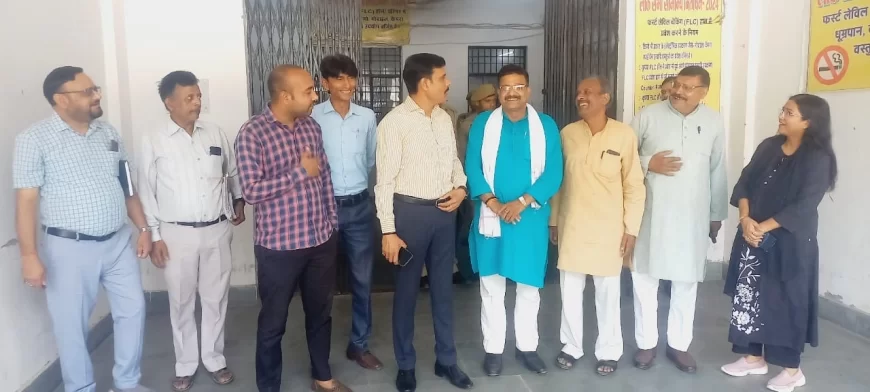 जिलाधिकारी ने किया वेयर हाउस का निरीक्षण