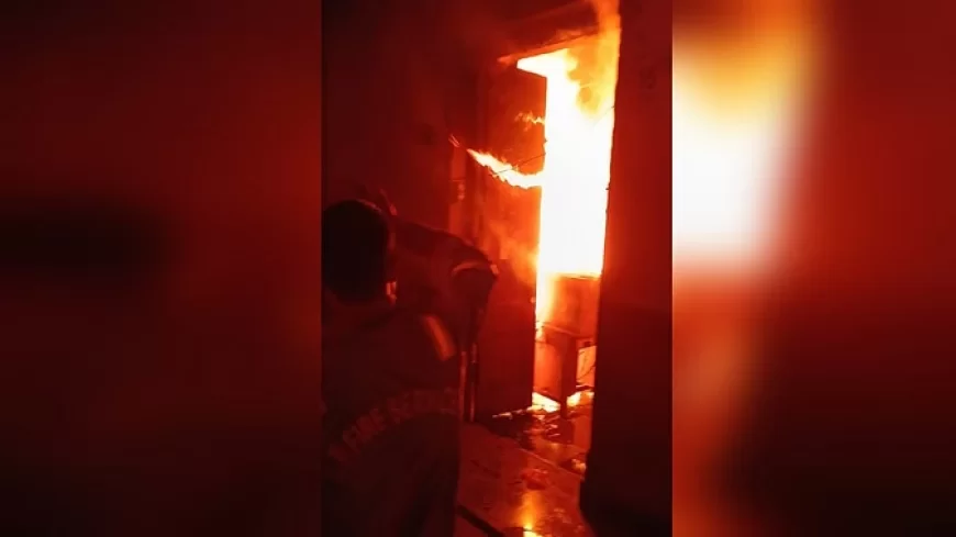 शिक्षा निदेशालय में लगी आग, हजारों फाइलें जलकर राख, फायर ब्रिगेड की तीन गाड़ियां मौके पर पहुंचीं