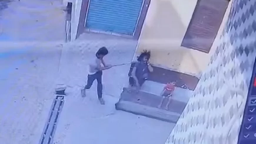 गर्दन और चेहरे पर कुल्हाड़ी से किए पांच वार, बोला- 26 लोगों को मारूंगा...