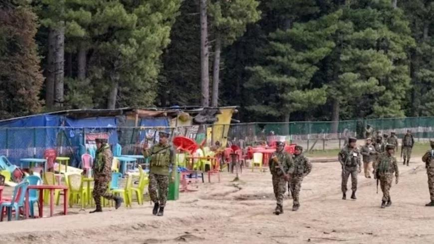पहलगाम आतंकी हमले में बड़ा खुलासा: AK-47 और M4 से लैस थे आतंकी, 22 घंटे जंगलों में भटके, NIA को मिले अहम सुराग