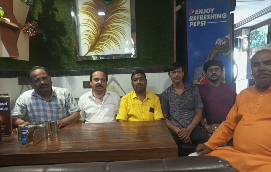 मथुरा व्यापार मंडल ने 1 मई के बाजार बंद को दिया समर्थन, पुलवामा शहीदों को श्रद्धांजलि हेतु व्यापारी वर्ग से बंद में सहभागिता का आह्वान