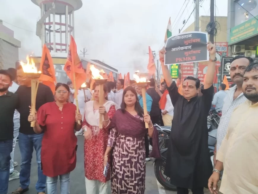 हाथरस में पहलगाम हमले पर फूटा गुस्सा, आंतकवादी पकड़े या मारे नहीं जाते, जब तक अपने पैरों में चप्पल धारण नहीं करुंगा : डॉ विकास शर्मा