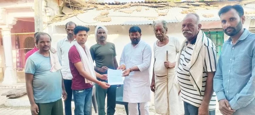 आगजनी पीडि़त किसानों का संबल बने केंद्रीय मंत्री सिंधिया, रामपुर के तीन किसानों को मिला मुआवजा, भाजपा नेता महेंद्र सिंह किरार ने सौंपे स्वीकृति पत्र