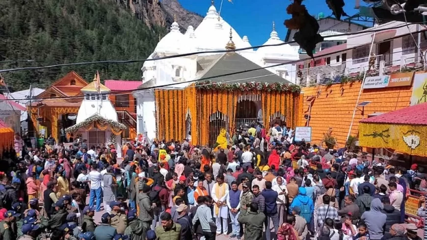 खुले गंगोत्री धाम के कपाट, सीएम ने किए दर्शन