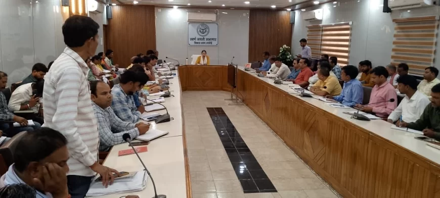 आँगनबाड़ी केंद्रों का निर्माण तेजी से करायें व निर्माण की नियमित निगरानी करेंः-सीडीओ