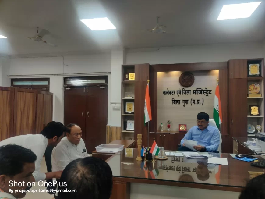 चाचौड़ा: पूर्व सांसद लक्ष्मण सिंह ने गुना कलेक्टर से की भेंट, तीन नगर परिषदों में भ्रष्टाचार पर जताई चिंता