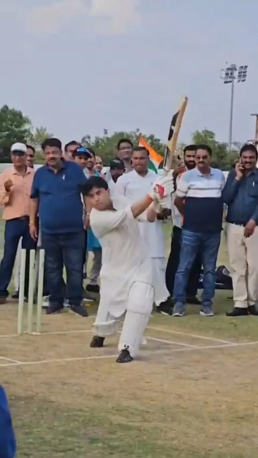 भूमाफियाओं पर होती हैं कार्यवाही तो स्थानांतरण करा देते हैं माफिया, जिससे कार्यवाही रुकती हैं, राजनीतिक लोग उन्हें ताज्जवो नहीं दे, क्योंकि सिंधिया जी ने सभी भूमाफियाओं को जिले से बाहर करने दिए हैं निर्देश!