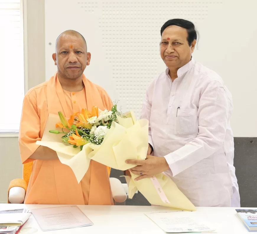 एमएलसी अशोक अग्रवाल ने मुख्यमंत्री से मिलकर जर्जर मार्ग के जीर्णोद्धार व बालामऊ को तहसील बनाने की रखी मांग
