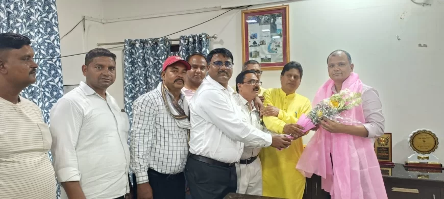 नव नियुक्त अपर नगर आयुक्त शिशिर कुमार का उनके कार्यालय में महासंघ के पदाधिकारियों ने किया स्वागत अभिनन्दन
