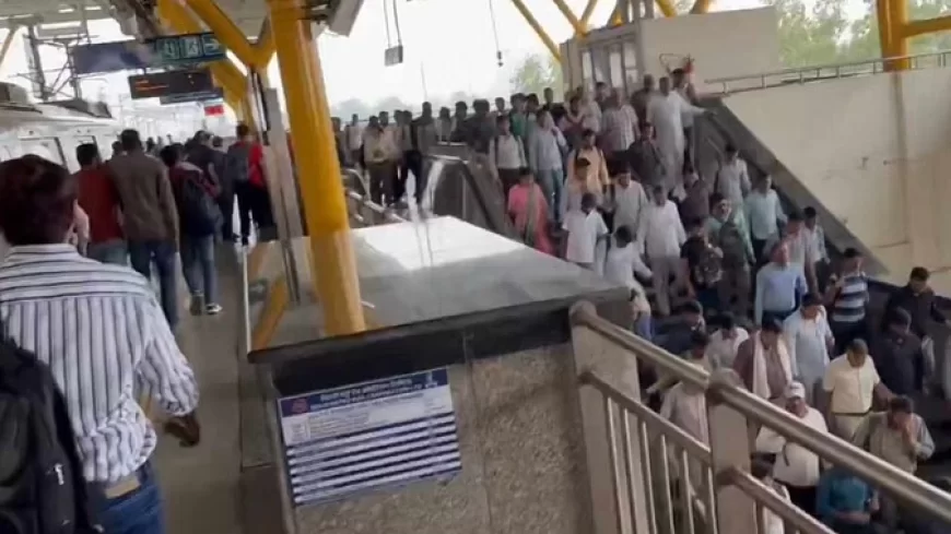 टिकरी कलां स्टेशन पर मेट्रो हुई खराब, ऑफिस जाने वालों की लगी भारी भीड़, 30 मिनट बाद अनाउंसमेंट
