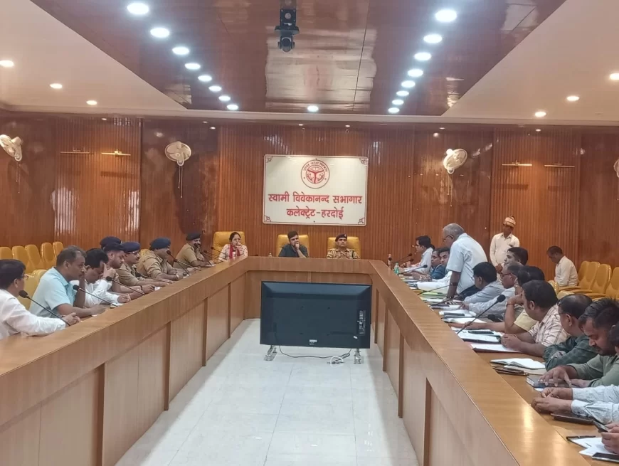 विद्युत हड़ताल के सम्बन्ध में जिलाधिकारी ने की बैठक